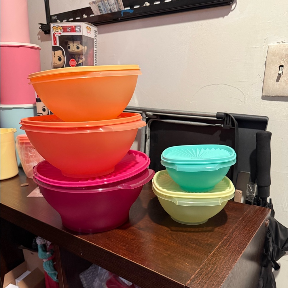 Tupperware Colorful bowl set